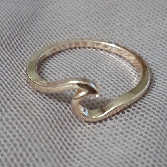 Golden ring wave desing size 8 - Picture 1 of 3